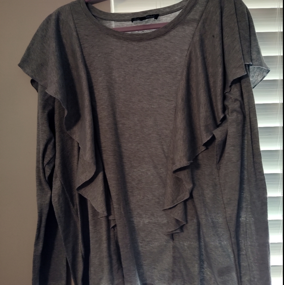Ribbed ruffled long sleeved blouse